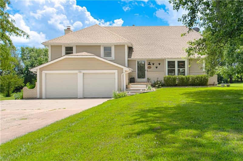 6901 202nd Ter, Overland Park, KS 66013
