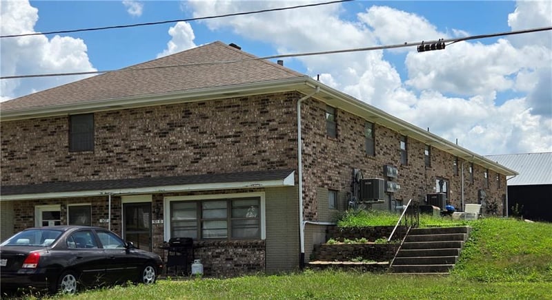 907 29th St, Higginsville, MO 64037