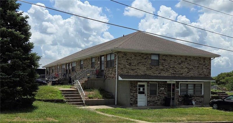 907 29th St, Higginsville, MO 64037