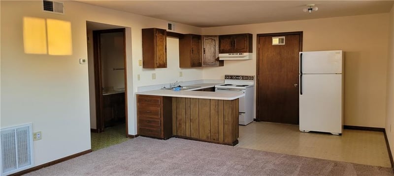 907 29th St, Higginsville, MO 64037