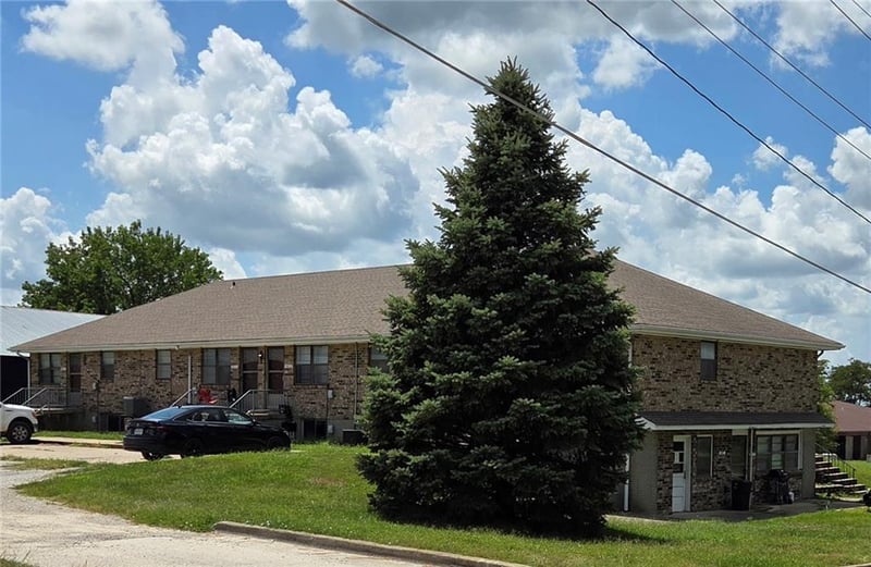 907 29th St, Higginsville, MO 64037