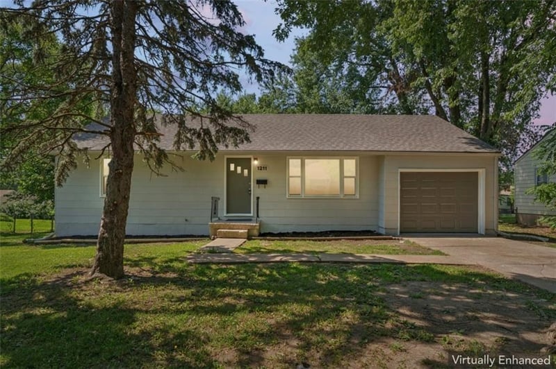 1211 67th Pl, Gladstone, MO 64118