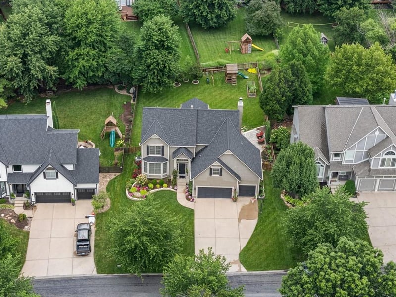 8112 145th St, Overland Park, KS 66223