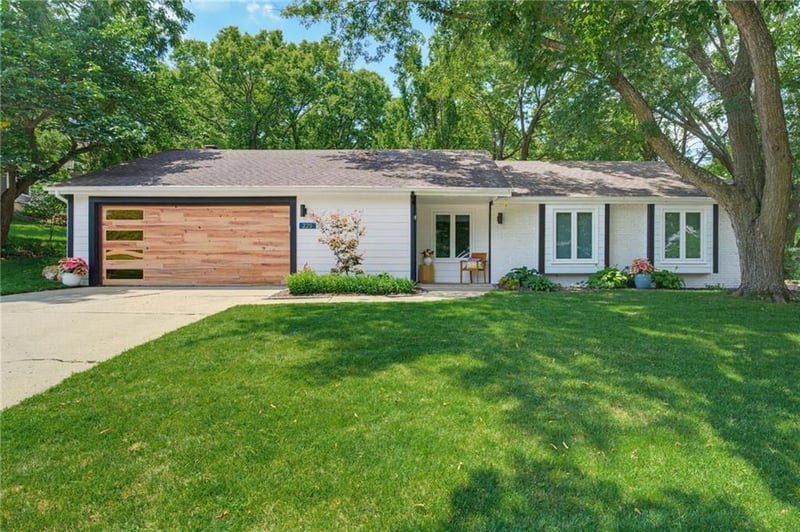 225 Arizona Pl, Lawrence, KS 66049