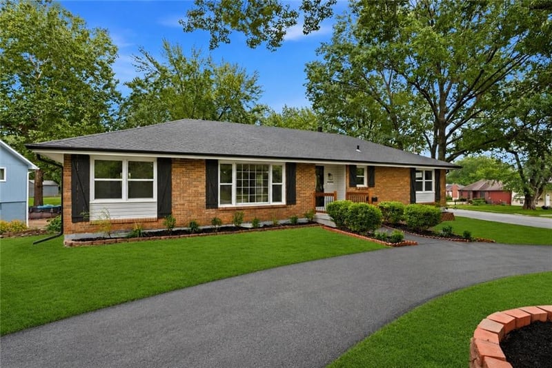 12825 Winchester Ave, Grandview, MO 64030