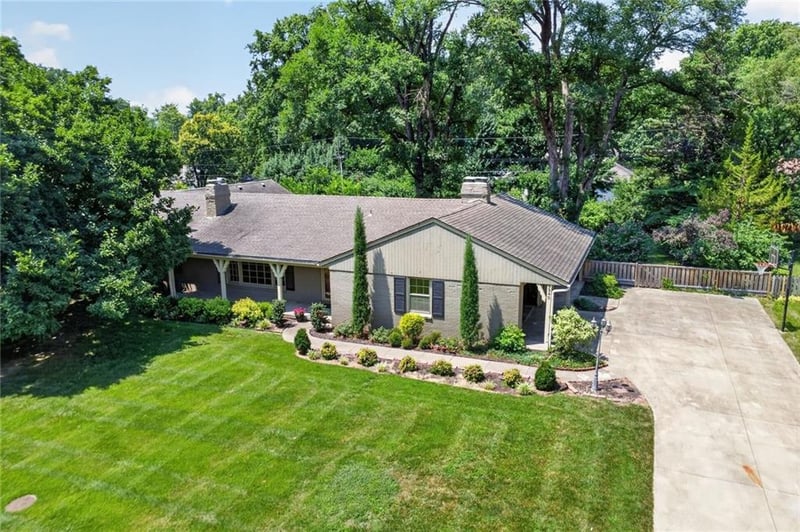 9340 Canterbury St, Leawood, KS 66206