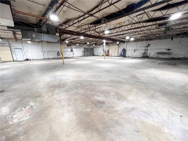 3550 Westbound Us 40 Hw, Blue Springs, MO 64015