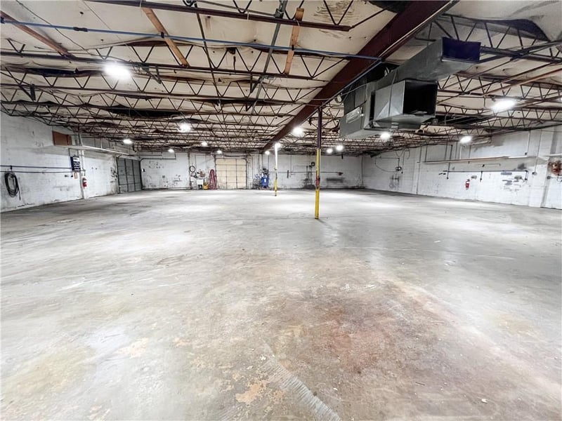 3550 Westbound Us 40 Hw, Blue Springs, MO 64015