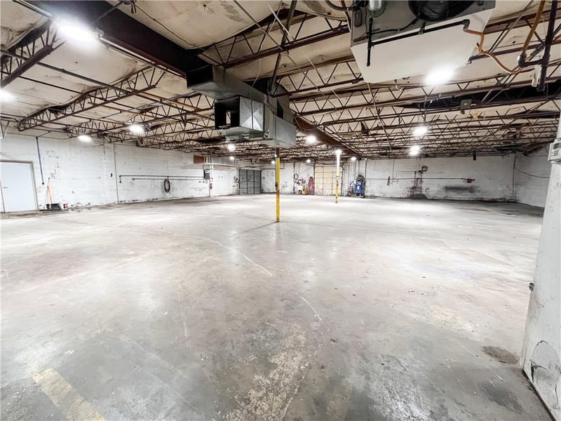 3550 Westbound Us 40 Hw, Blue Springs, MO 64015