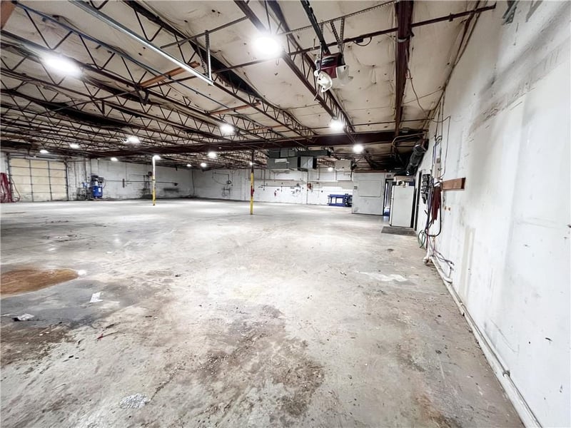 3550 Westbound Us 40 Hw, Blue Springs, MO 64015