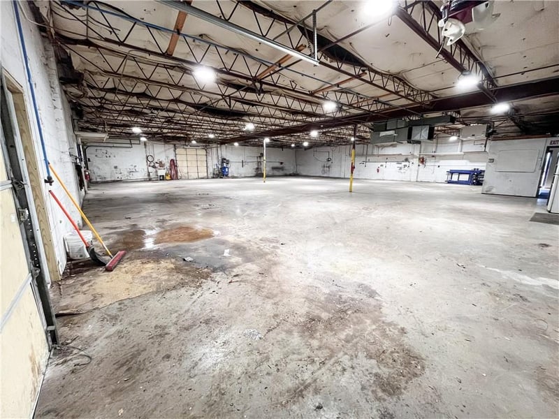 3550 Westbound Us 40 Hw, Blue Springs, MO 64015