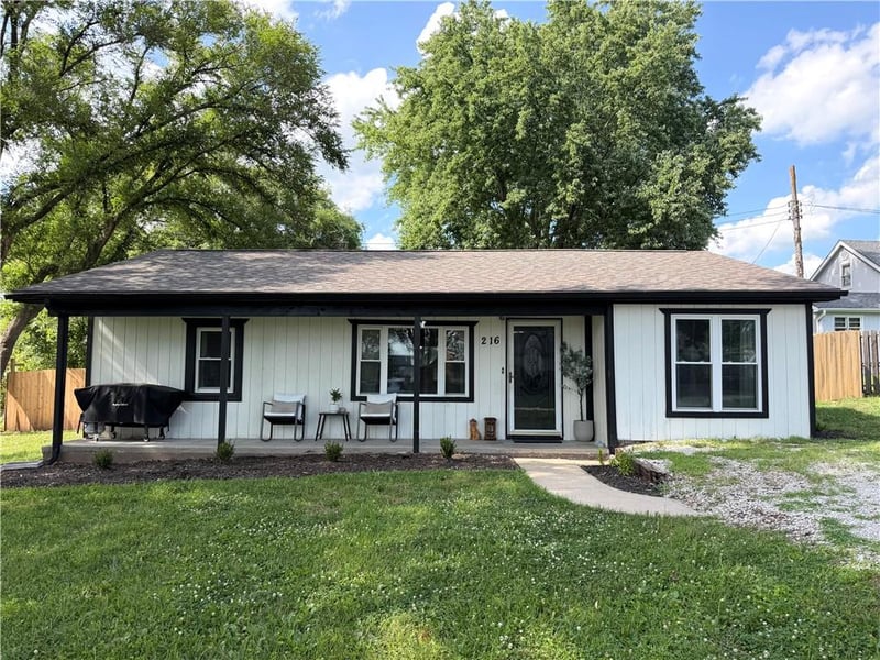 216 Southside Ct, Excelsior Springs, MO 64024