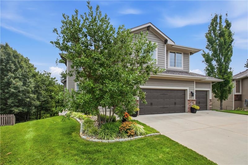 1021 Scarlet Ct, Blue Springs, MO 64014