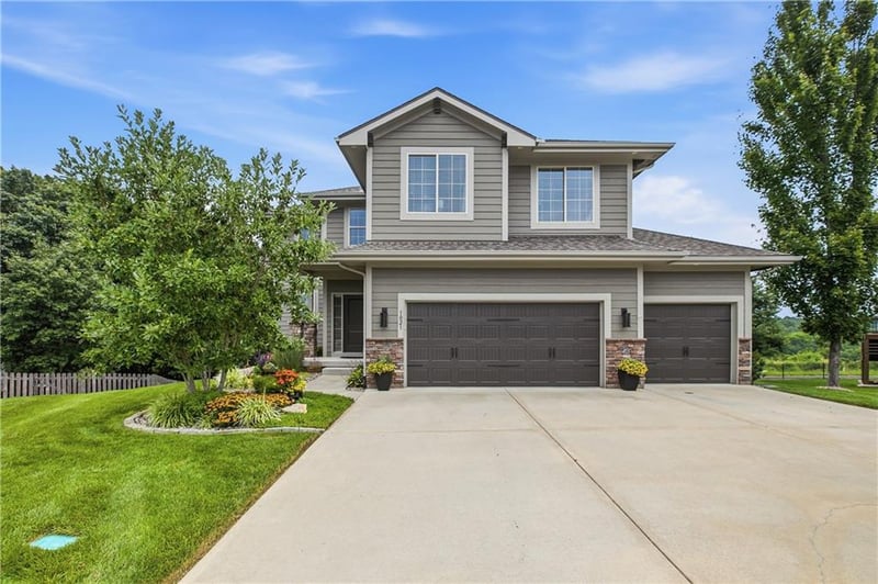 1021 Scarlet Ct, Blue Springs, MO 64014
