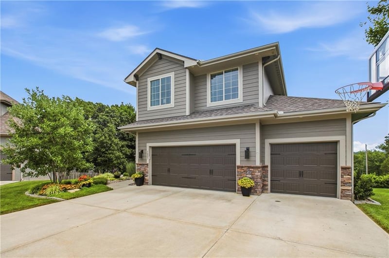 1021 Scarlet Ct, Blue Springs, MO 64014