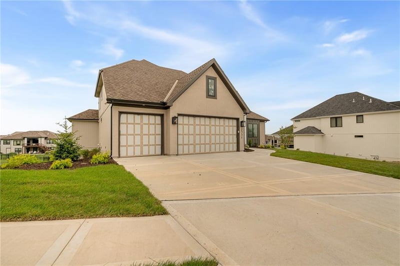 13547 Terrace Park Dr, Parkville, MO 64152