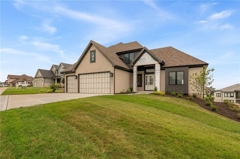 13547 Terrace Park Dr, Parkville, MO 64152