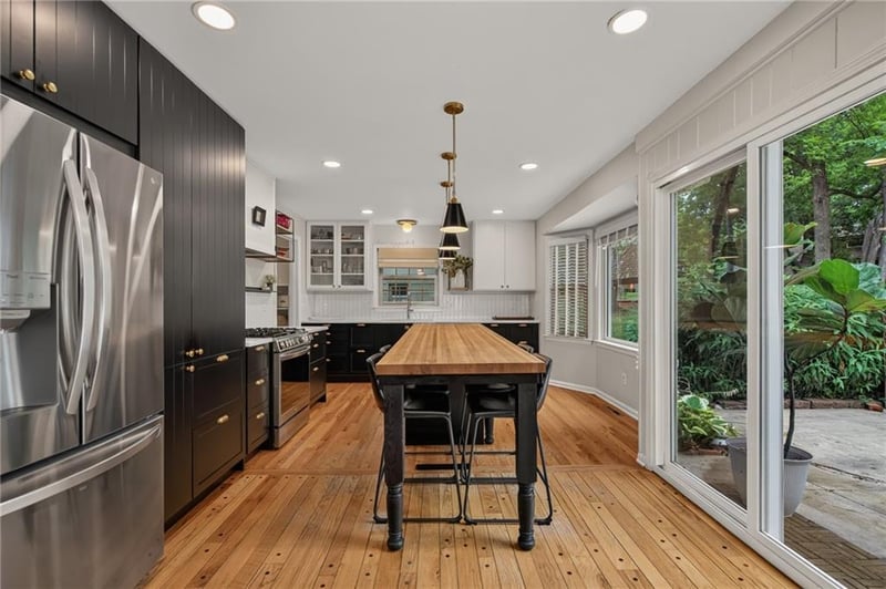 9104 W 106th St, Overland Park, KS 66212