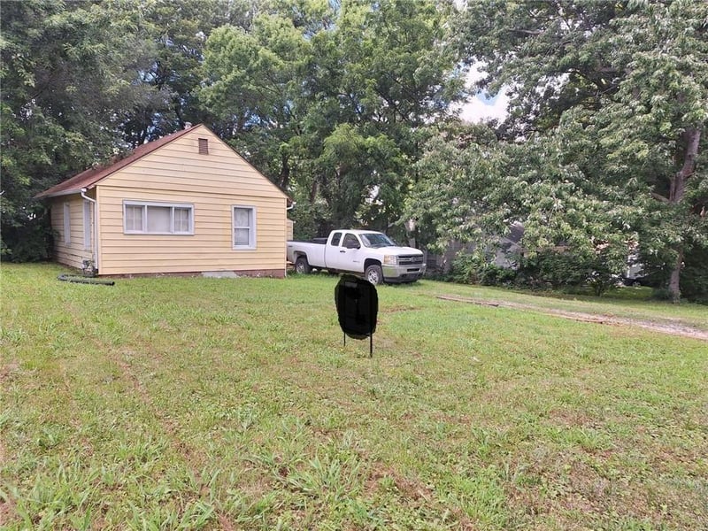 8438 Douglas Ave, Kansas City, MO 64114