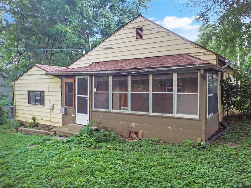 8438 Douglas Ave, Kansas City, MO 64114