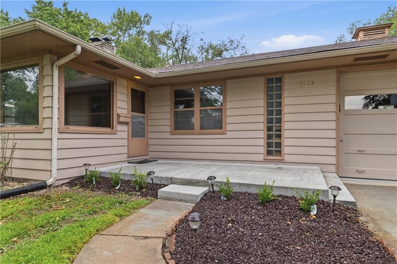 5128 Lister Ave, Kansas City, MO 64119