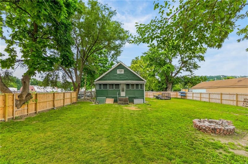 738 Garland Ave, Kansas City, MO 64120
