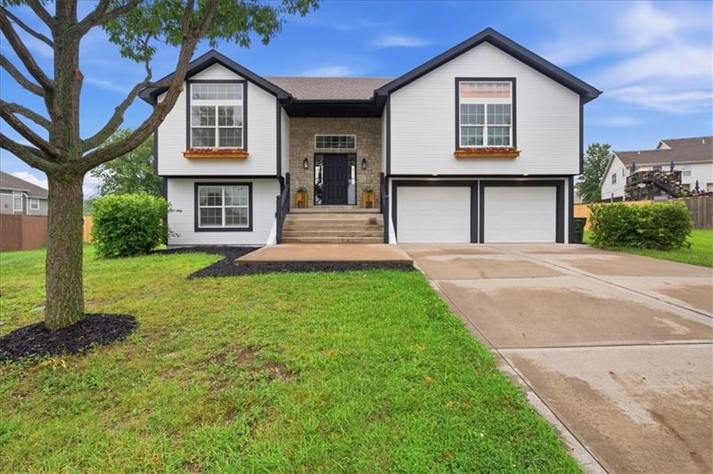 4000 Cades Cv, Leavenworth, KS 66048