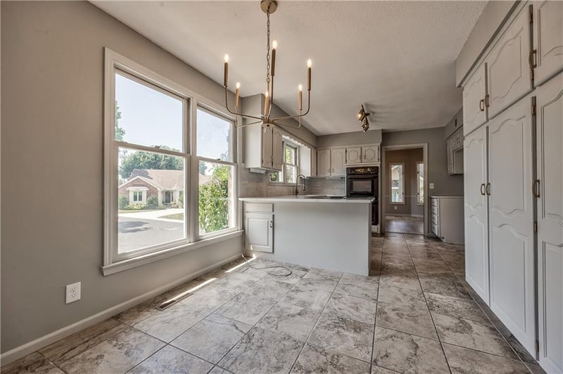 4512 90th St, Prairie Village, KS 66207