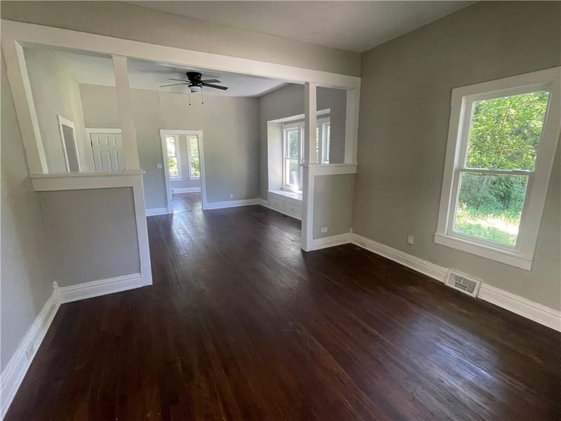 615 Glenwood Ave, Independence, MO 64053