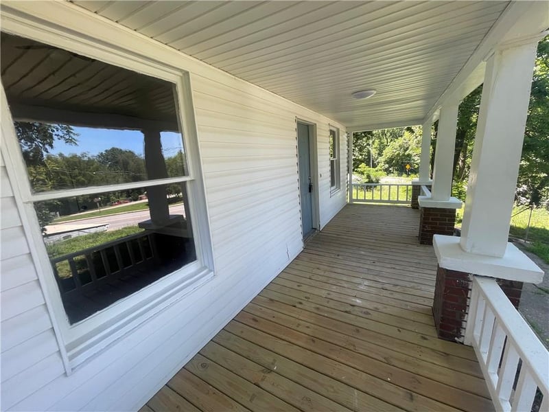 615 S Glenwood Ave, Independence, MO 64053