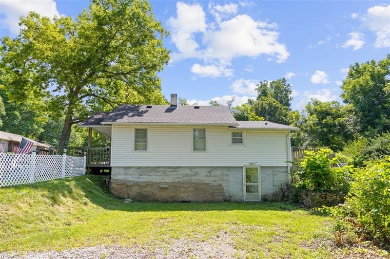 11419 27 St, Independence, MO 64052