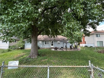 11007 Spring Valley Rd, Kansas City, MO 64134