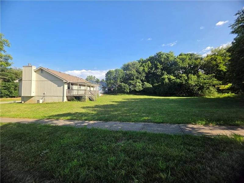 7818 Amoret Ave, Kansas City, MO 64151