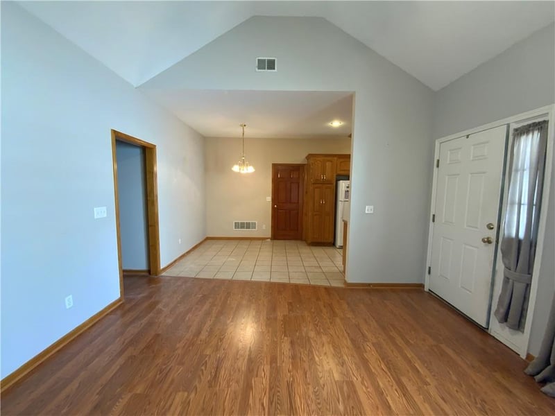 8320 Waverly Ave, Kansas City, KS 66109