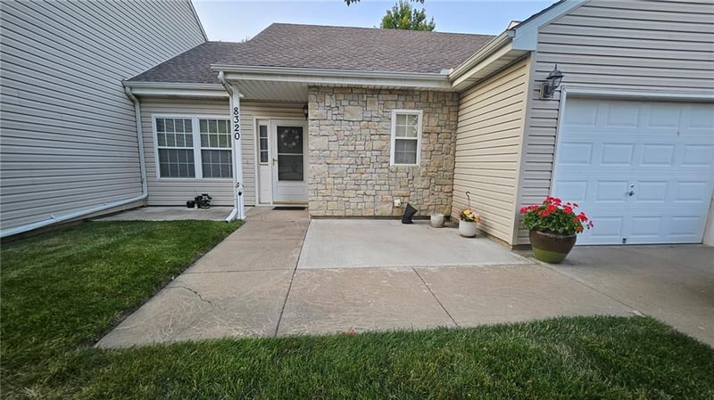 8320 Waverly Ave, Kansas City, KS 66109