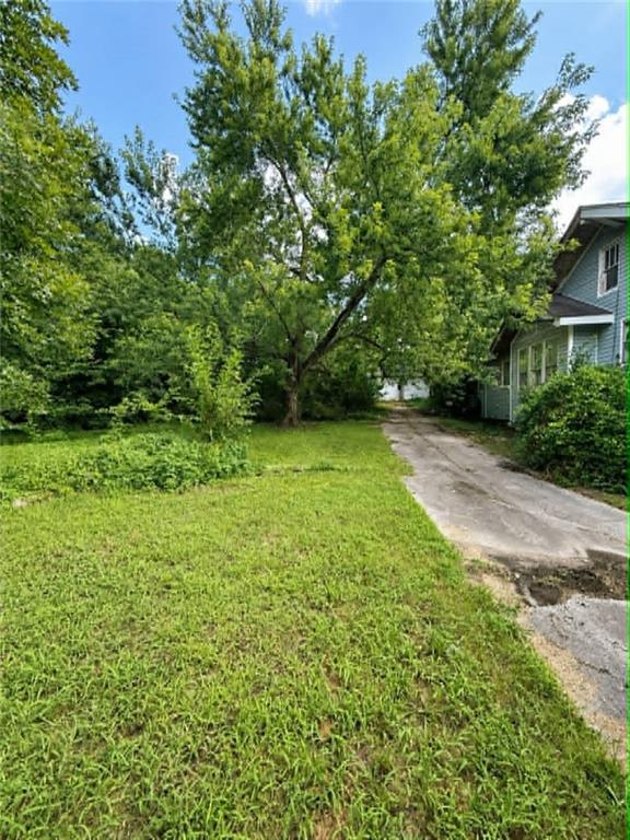 335 10th St, Baxter Springs, KS 66713