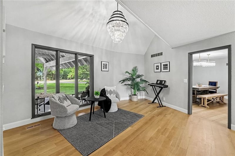 11460 W 155th Ter, Overland Park, KS 66221