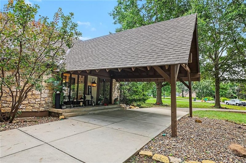 11460 W 155th Ter, Overland Park, KS 66221