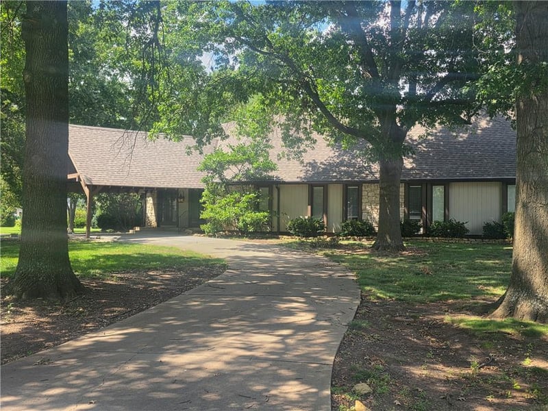 11460 155th Ter, Overland Park, KS 66221