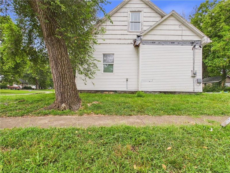 219 3rd St, Clinton, MO 64735