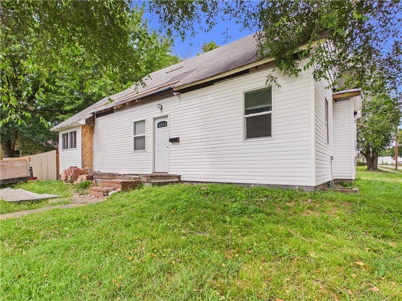 219 3rd St, Clinton, MO 64735