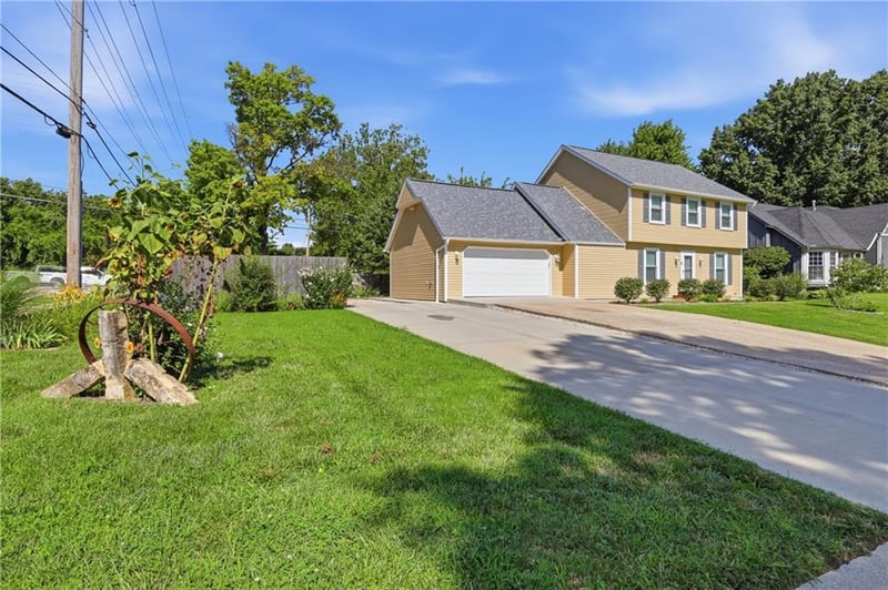 10282 Haskins St, Lenexa, KS 66215