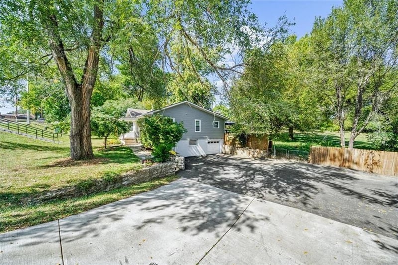 6240 Leavenworth Rd, Kansas City, KS 66104