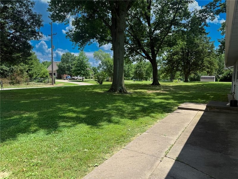 15788 1400 Rd, Nevada, MO 64772