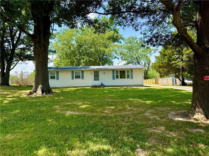 15788 1400 Rd, Nevada, MO 64772