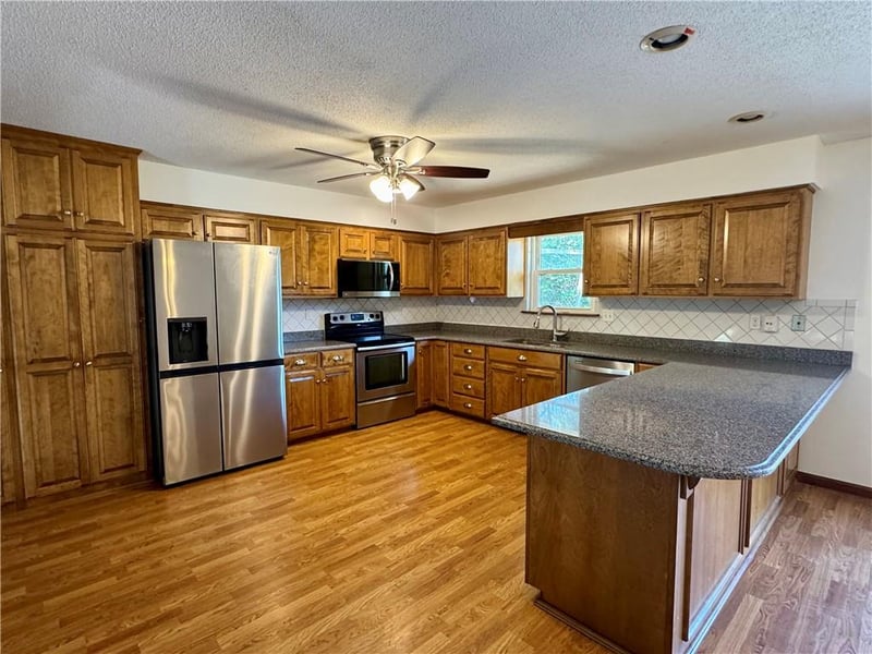 508 Maple Ln, Lansing, KS 66043