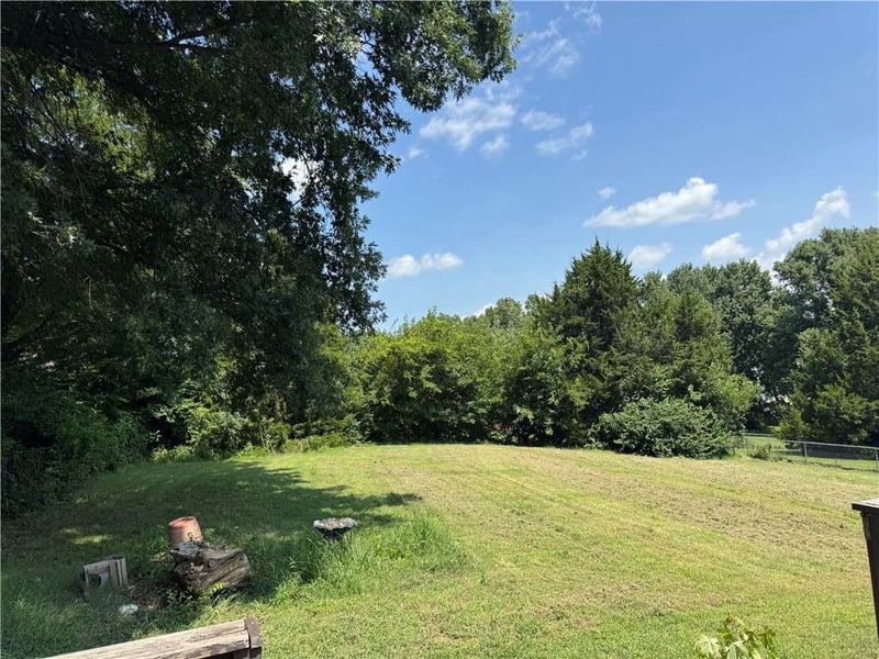 508 Maple Ln, Lansing, KS 66043