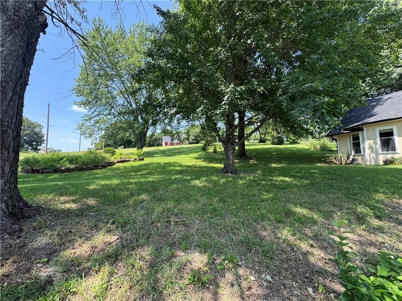 508 Maple Ln, Lansing, KS 66043