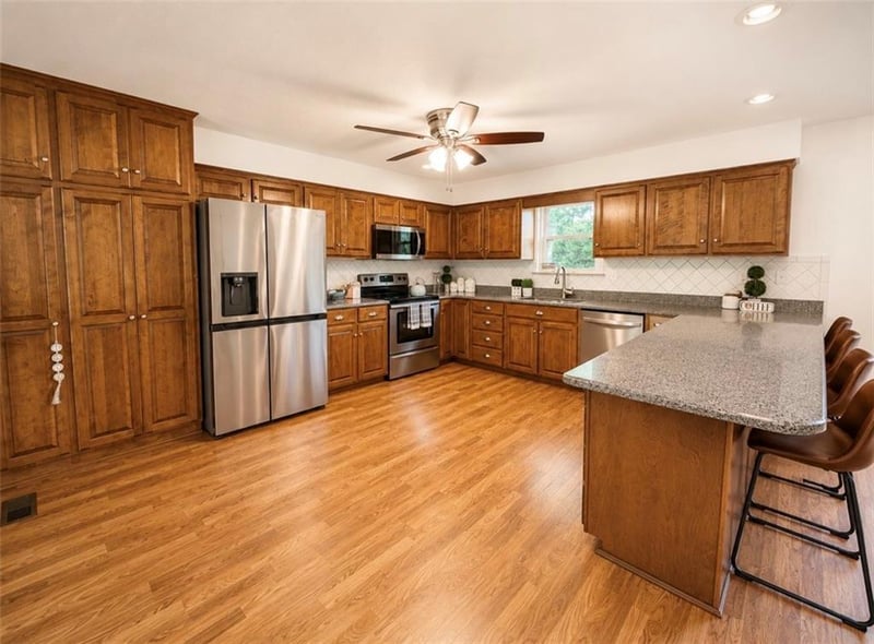 508 Maple Ln, Lansing, KS 66043