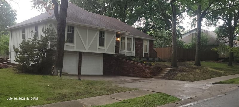 12804 Richmond Ave, Grandview, MO 64030